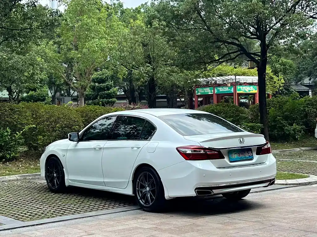 Honda Accord — миниатюра 4