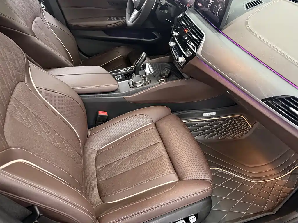 BMW 5 Series — миниатюра 9