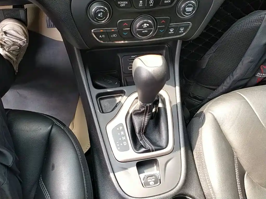 Jeep Cherokee — миниатюра 14