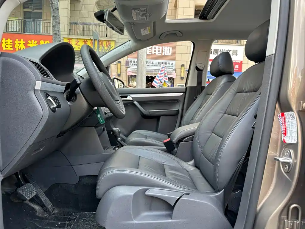 Volkswagen Touran — миниатюра 6