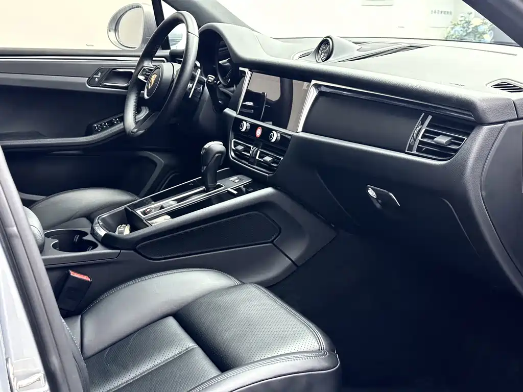 Porsche Macan — миниатюра 12
