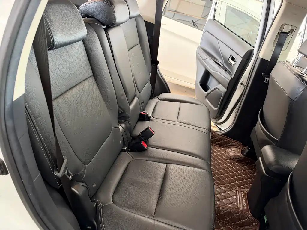 Mitsubishi Outlander — миниатюра 27