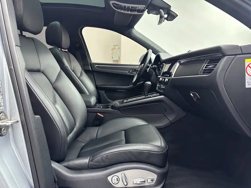 Porsche Macan — миниатюра 10