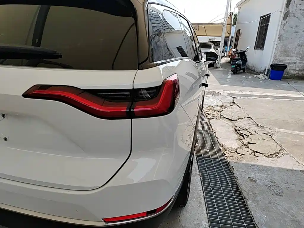 NIO ES8 — миниатюра 8