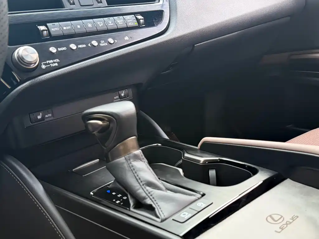 Lexus ES — миниатюра 14