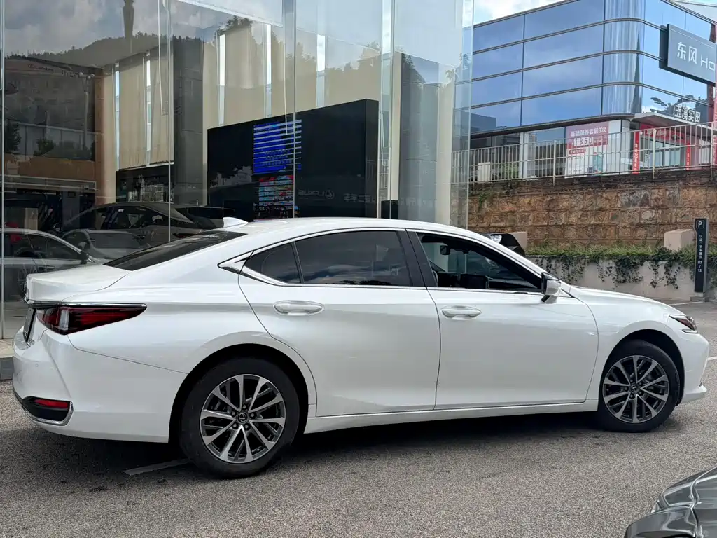 Lexus ES — миниатюра 4