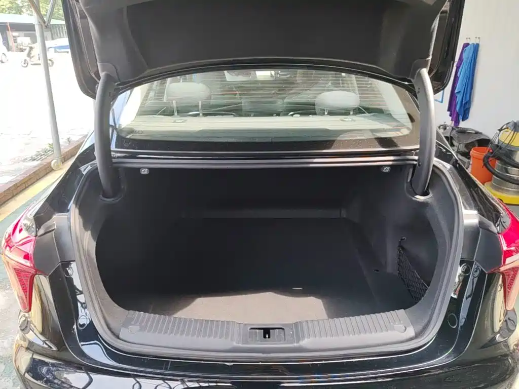 Hongqi Hongqi H5 — миниатюра 19