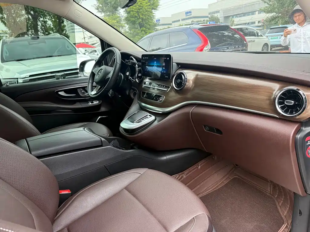Mercedes-Benz V-Class — миниатюра 17