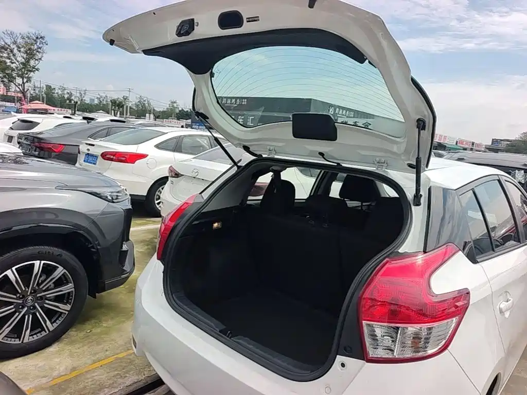 Toyota Yaris L — миниатюра 19