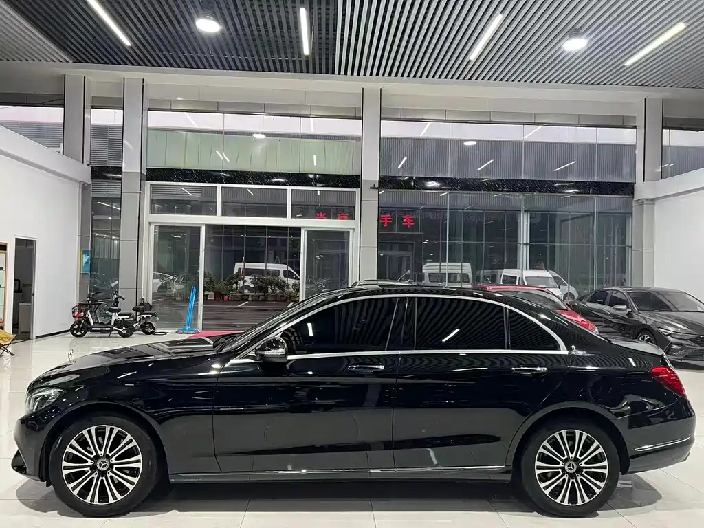 Mercedes-Benz C-Class — миниатюра 3