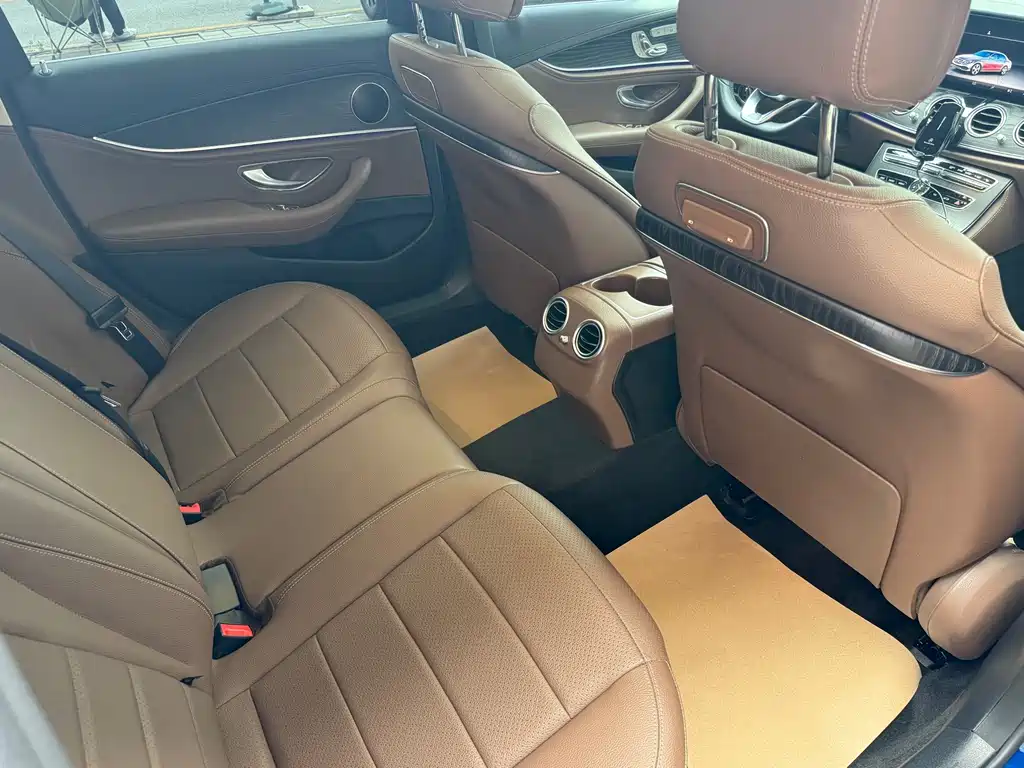 Mercedes-Benz E-Class — миниатюра 14