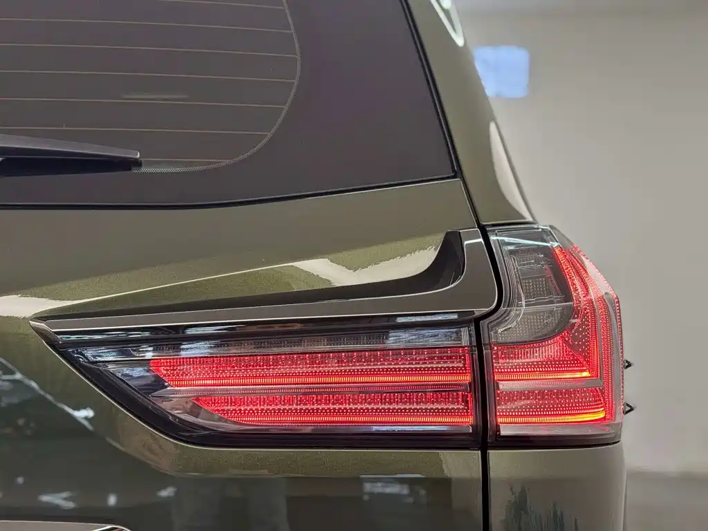 Lexus LX — миниатюра 10