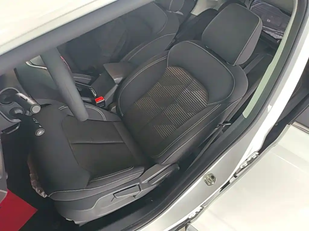 Roewe RX3 — миниатюра 15