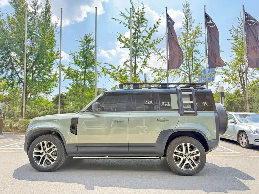 Land Rover Defender — миниатюра 8