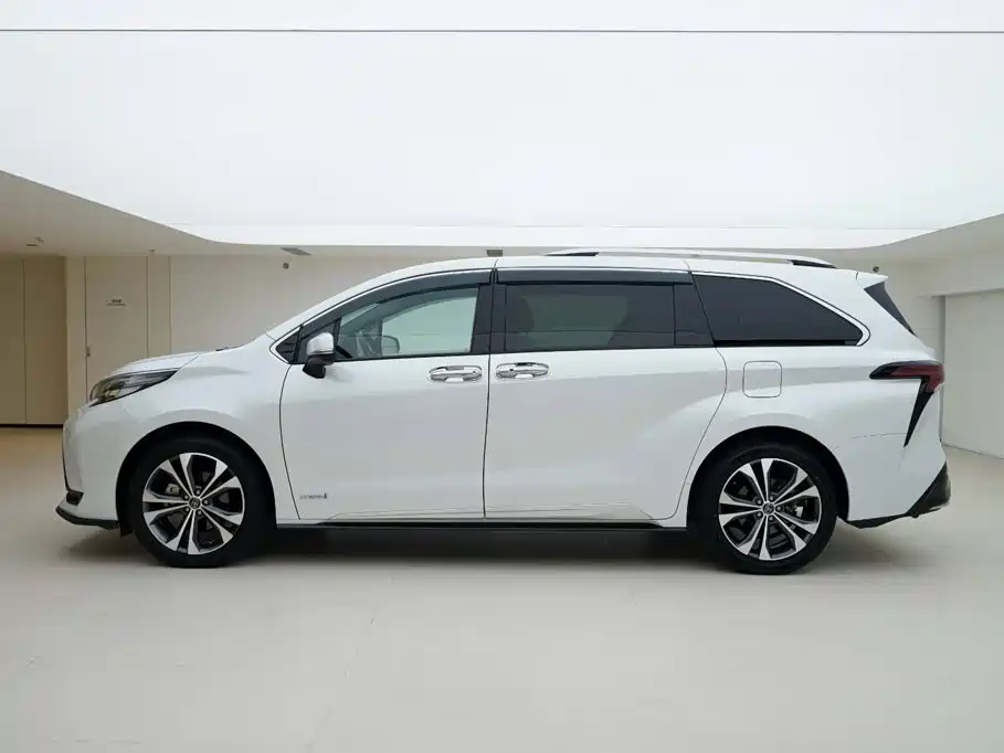 Toyota Granvia — миниатюра 3