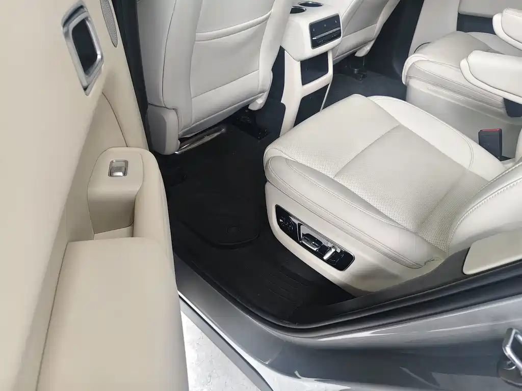 Li Auto Li L8 — миниатюра 4