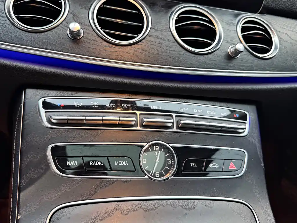 Mercedes-Benz E-Class — миниатюра 16
