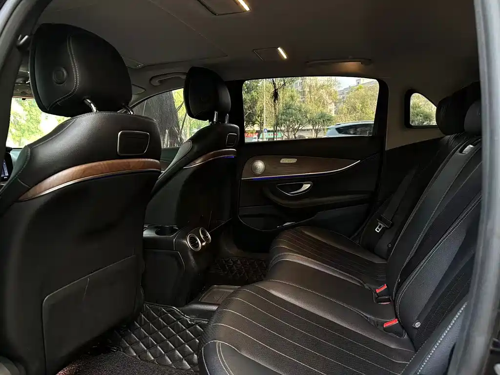 Mercedes-Benz E-Class — миниатюра 7