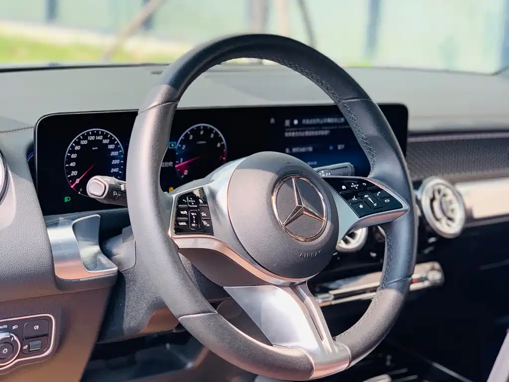 Mercedes-Benz GLB — миниатюра 15