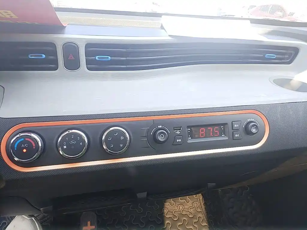 Wuling MINIEV — миниатюра 13