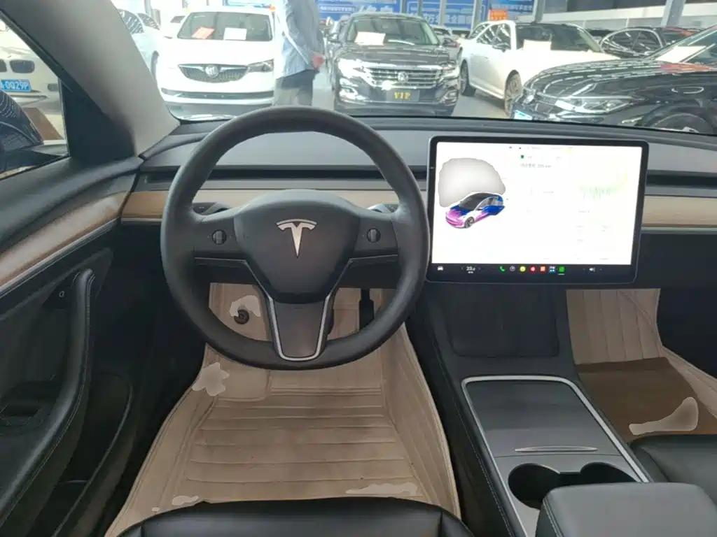 Tesla Model 3 — миниатюра 7