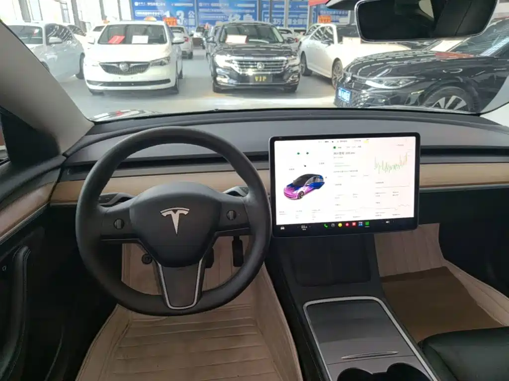 Tesla Model 3 — миниатюра 10