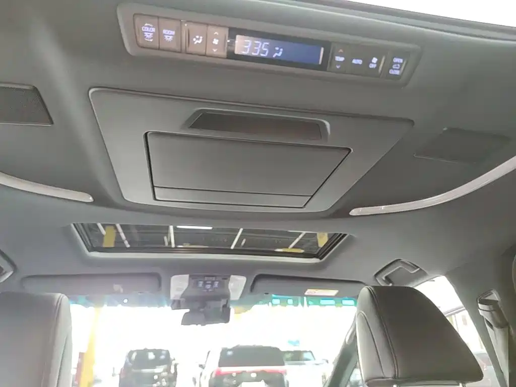 Toyota Vellfire — миниатюра 18