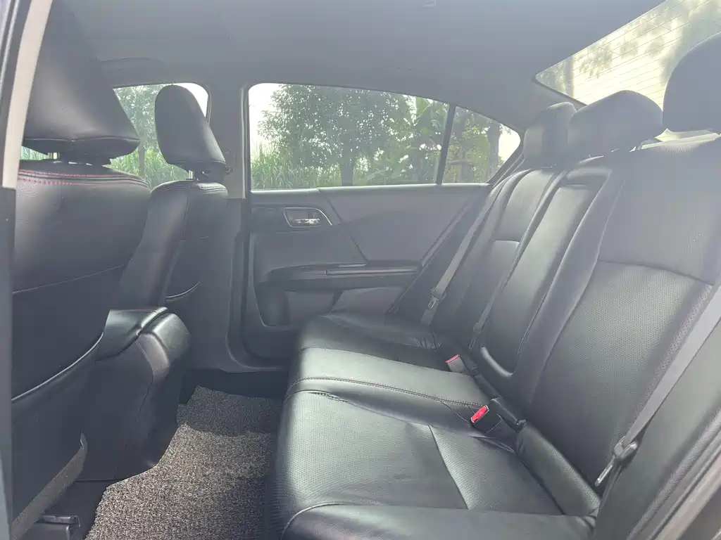 Honda Accord — миниатюра 13