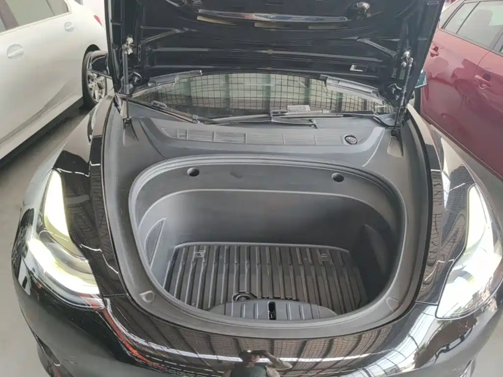 Tesla Model 3 — миниатюра 16