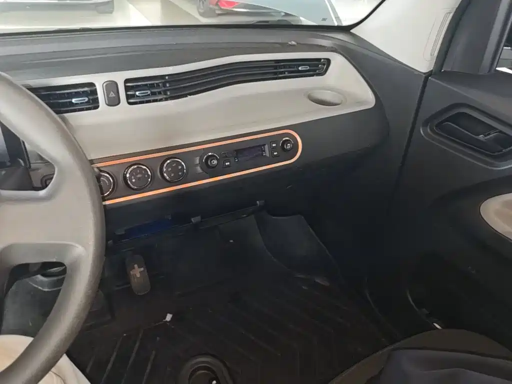 Wuling MINIEV — миниатюра 13