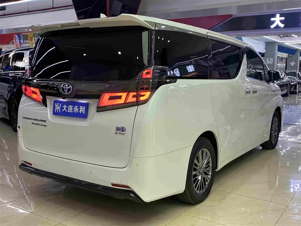 Toyota Vellfire — миниатюра 17