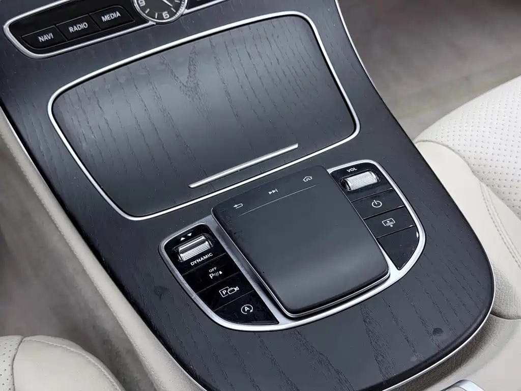 Mercedes-Benz E-Class — миниатюра 28