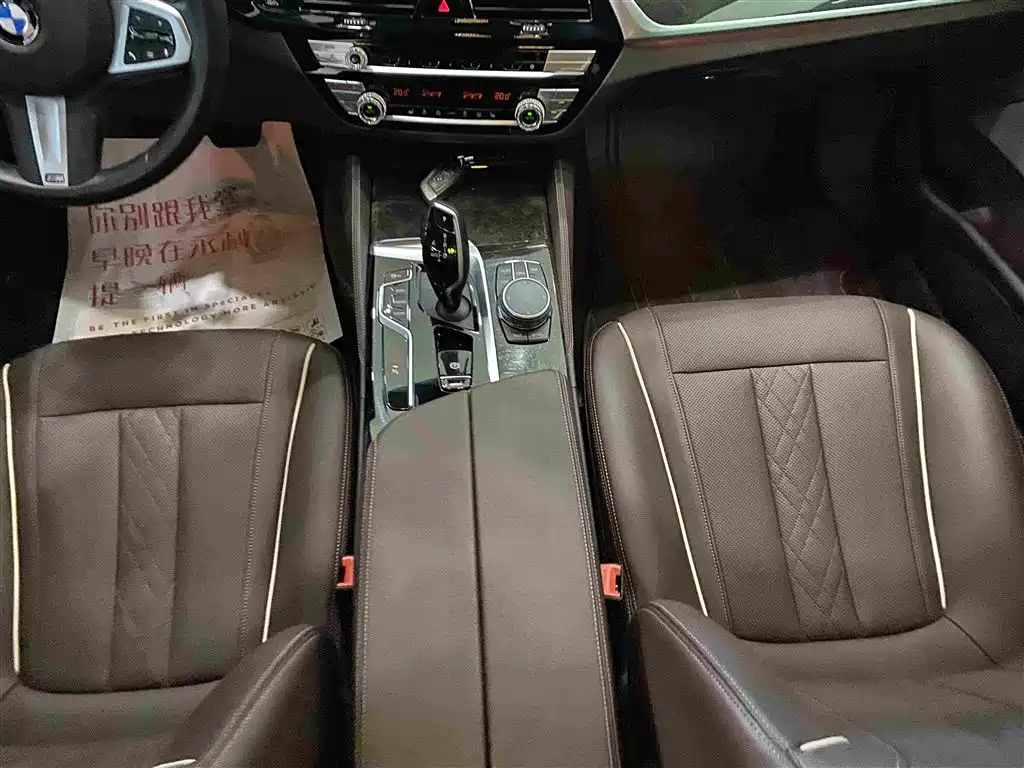 BMW 5 Series — миниатюра 10