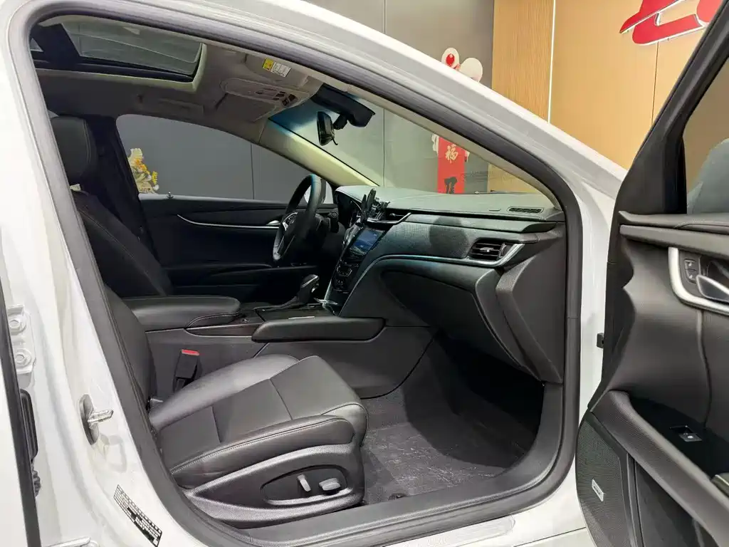 Cadillac XTS — миниатюра 6