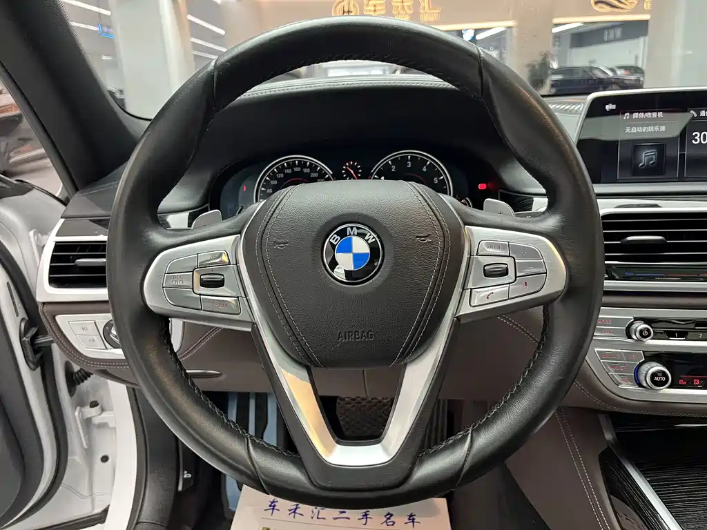 BMW 7 Series — миниатюра 9