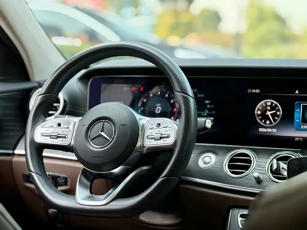 Mercedes-Benz E-Class — миниатюра 15