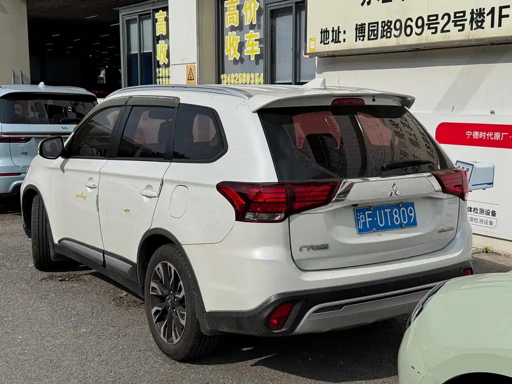 Mitsubishi Outlander — миниатюра 9