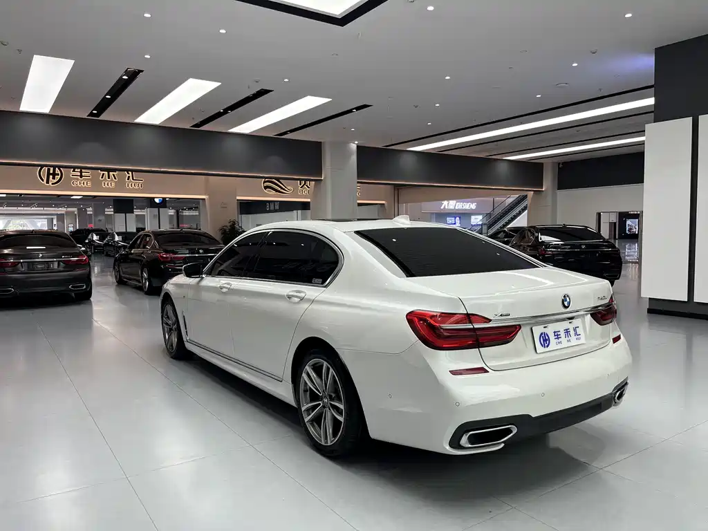 BMW 7 Series — миниатюра 7