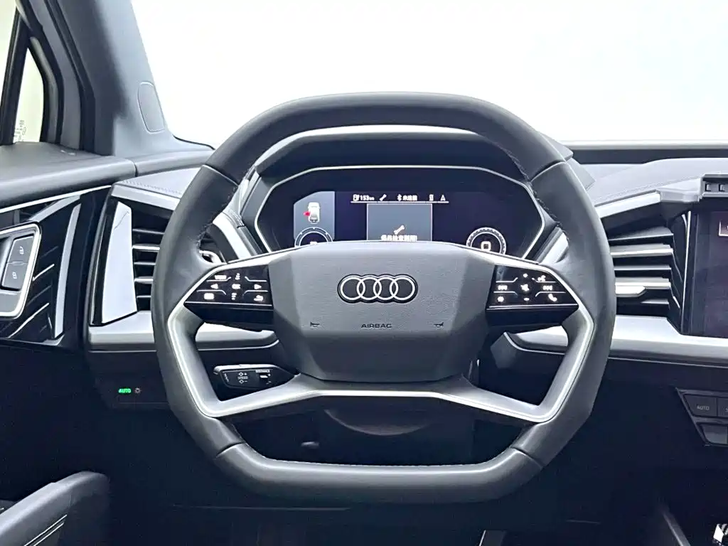 Audi Q4 e-tron — миниатюра 16