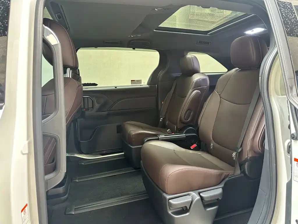 Toyota Granvia — миниатюра 10