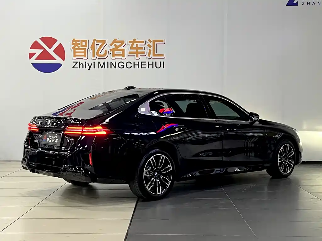 BMW 5 Series — миниатюра 4