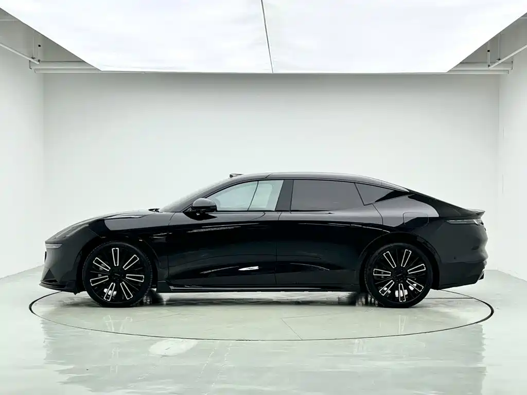 Lynk & Co 10 — миниатюра 9