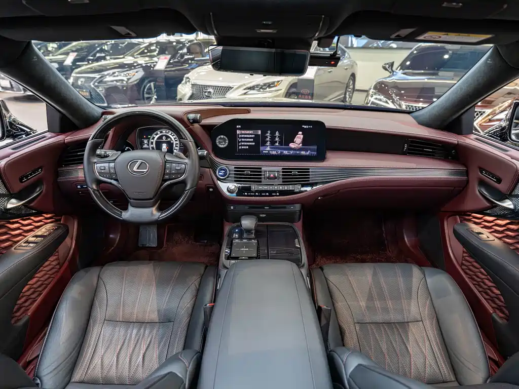 Lexus LS — миниатюра 13