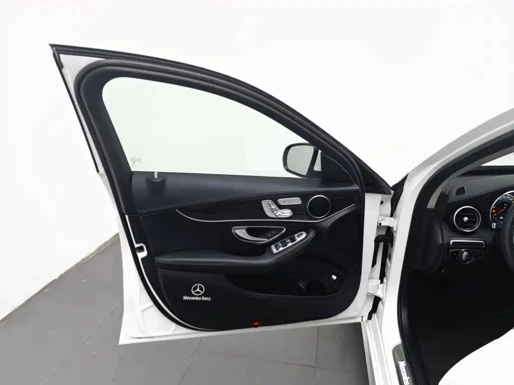 Mercedes-Benz C-Class — миниатюра 8