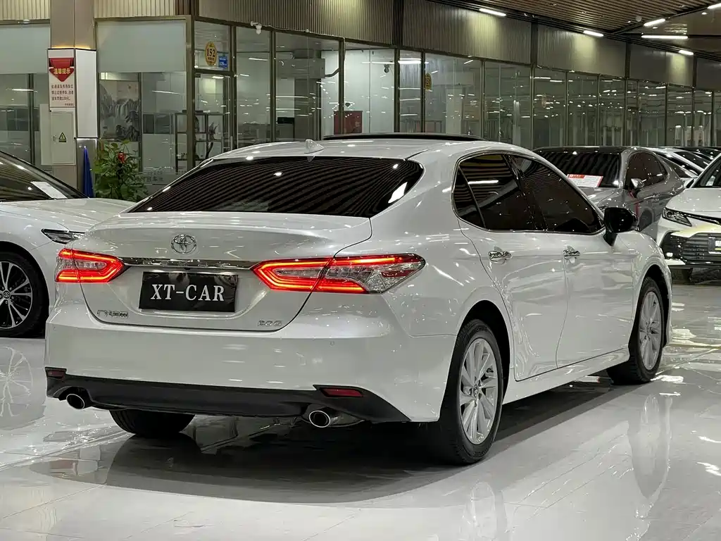 Toyota Camry — миниатюра 13