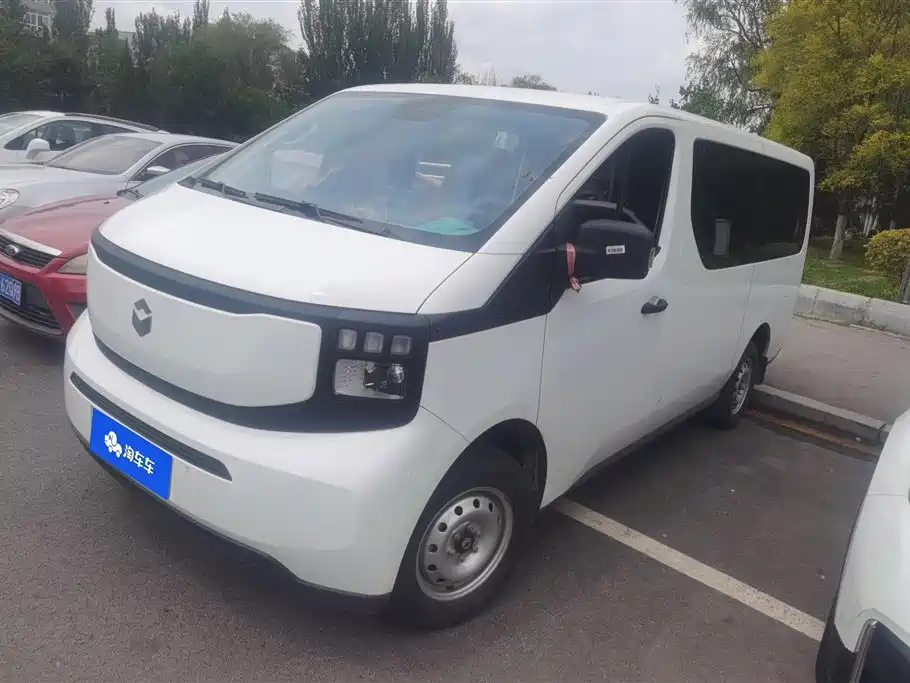 长安凯程V919 2025款 荣耀版 国轩41kwh 短轴低顶精英型 6座