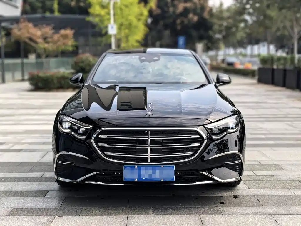 Mercedes-Benz E-Class — миниатюра 2
