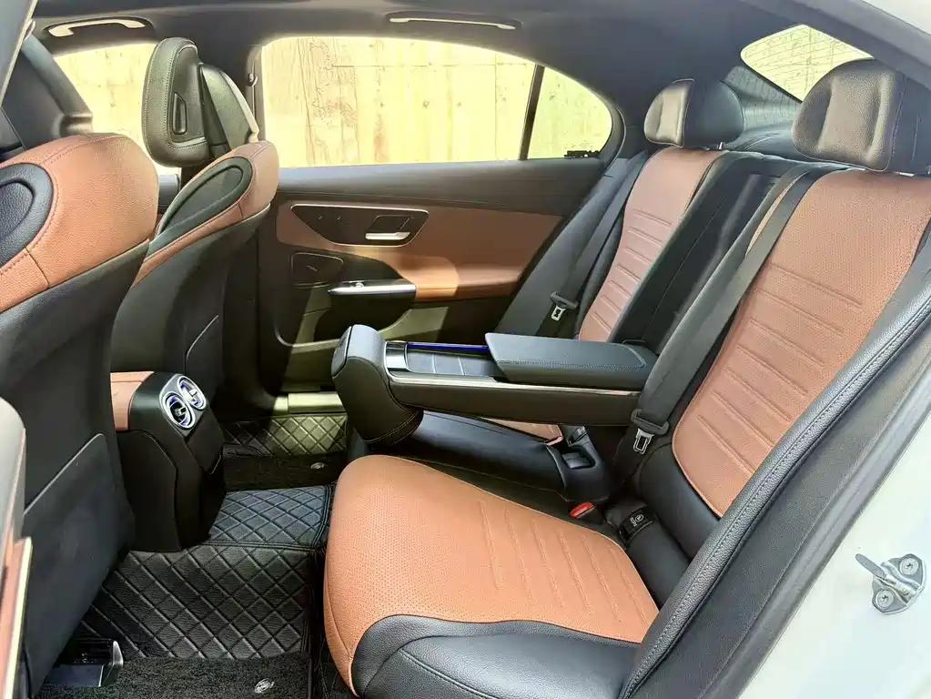 Mercedes-Benz C-Class — миниатюра 7