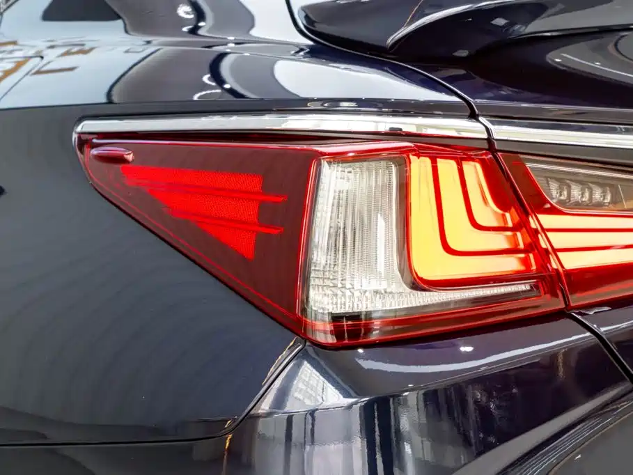 Lexus ES — миниатюра 9