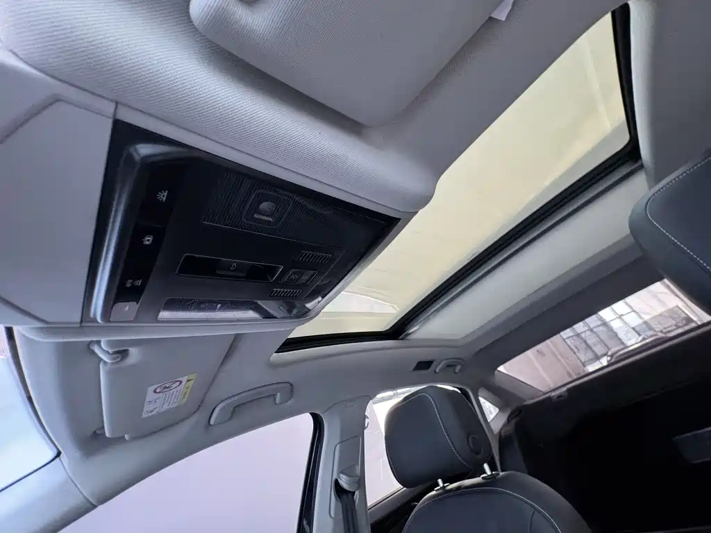 Volkswagen Passat 2023 330TSI Luxury